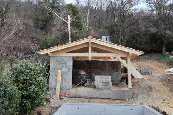 Réalisation d’un abri de jardin en bois par un charpentier à Chaponost et sa région. HL CONCEPT